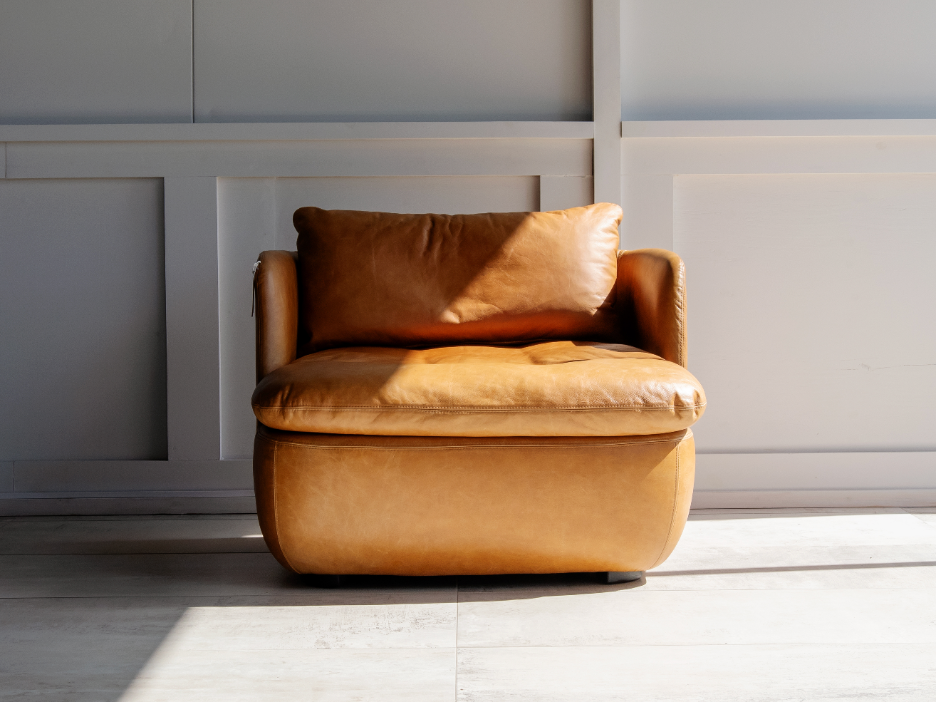 Robin Leather Arm Chair